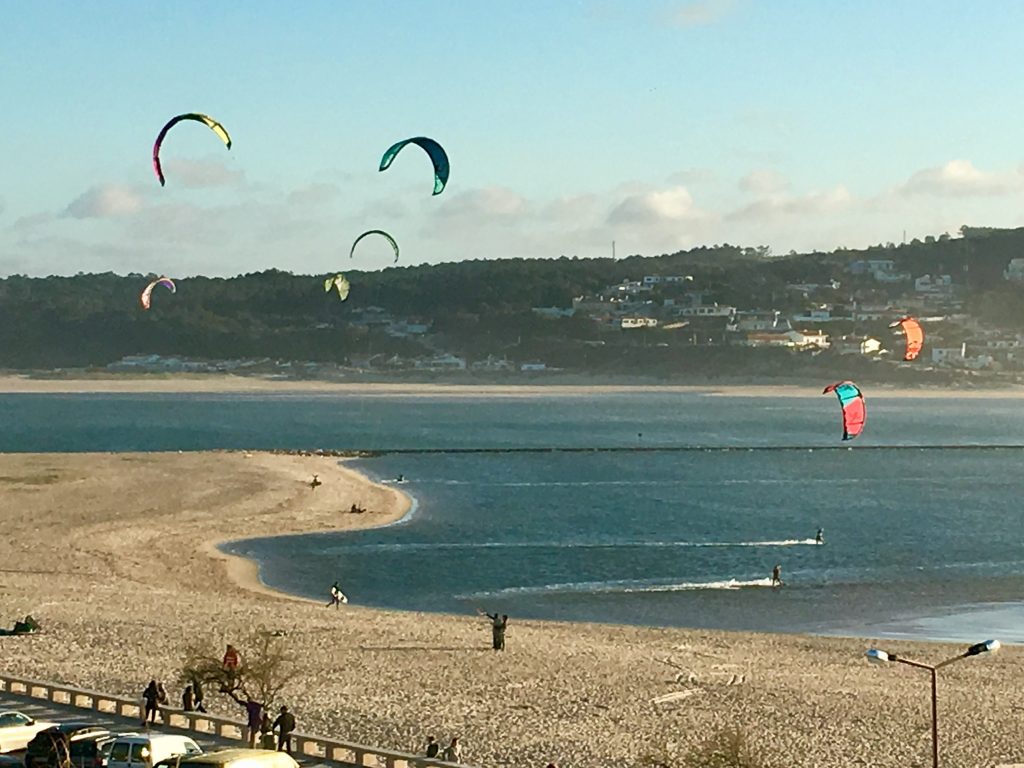 Kite Surfer auf der Lagune von Obidos